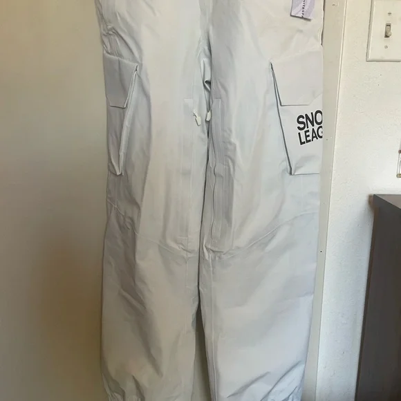 Women's White Ski & Snow Jacket Ski & Snow Jackets